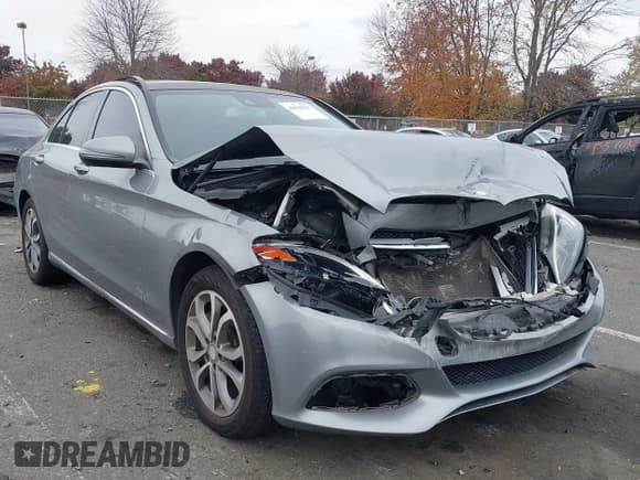 ✅ 2016 Mercedes-Benz C 300 • VIN: 55SWF4KB7GU150938 • Lot: 43556715. Wystawiony na IAAI z przebiegiem 97 536 mil. Bezpłatny archiwum sprzedaży aukcyjnych z USA i szczegółowy raport historii pojazdu na DreamBid. Zdjęcie 1.