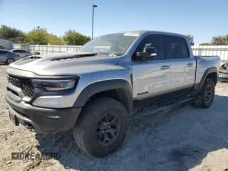2021 Ram 1500 TRX z VIN 1C6SRFU90MN904716, wystawiony jako Copart lot #70859325 z przebiegiem 9 350 mil mil oraz Szkoda całkowita • Salvage title. Historia ofert i sprzedaży dostępna na DreamBid. Obrazek 1.