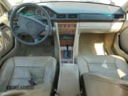 ✅ 1994 Mercedes-Benz E 320 • VIN: WDBEA32E6RC065507 • Лот: 65065085. Опубликован ранее на Copart с пробегом 167 461 миль. Бесплатный доступ к архиву аукционных продаж из США и подробный отчёт об истории автомобиля на DreamBid. Изображение 8.