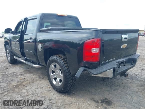 ✅ 2007 Chevrolet Silverado 1500 1LT • VIN: 2GCEC13J971689624 • Lot: 42121216. Wystawiony na IAAI z przebiegiem 171 156 mil. Bezpłatny archiwum sprzedaży aukcyjnych z USA i szczegółowy raport historii pojazdu na DreamBid. Zdjęcie 3.