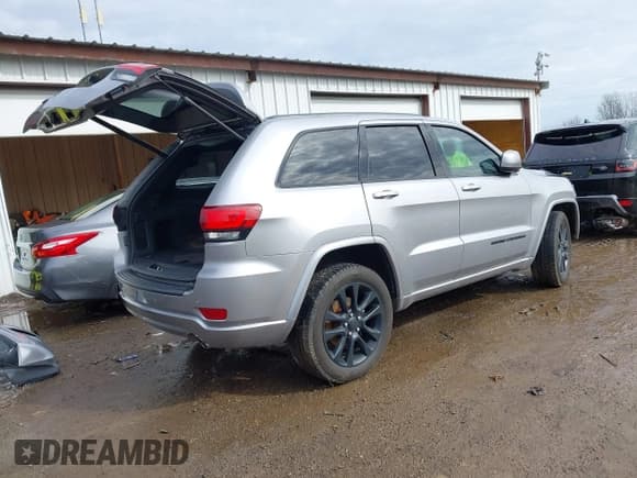 ✅ 2019 Jeep Grand Cherokee Altitude • VIN: 1C4RJFAG2KC563247 • Lot: 41479926. Wystawiony na IAAI z przebiegiem 81 288 mil. Bezpłatny archiwum sprzedaży aukcyjnych z USA i szczegółowy raport historii pojazdu na DreamBid. Zdjęcie 4.