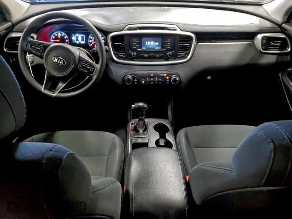 ✅ 2017 Kia Sorento LX • VIN: 5XYPGDA32HG324681 • Lot: 94002405. Listed on Copart with 92,403 mi. Free auction sales archive from the USA and detailed vehicle history report at DreamBid. Image 8.