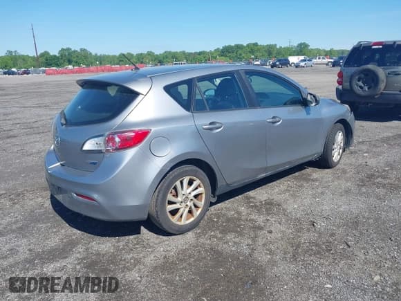 ✅ 2013 Mazda 3 i Grand Touring • VIN: JM1BL1M70D1835559 • Lot: 42227352. Wystawiony na IAAI z przebiegiem 208 394 mil. Bezpłatny archiwum sprzedaży aukcyjnych z USA i szczegółowy raport historii pojazdu na DreamBid. Zdjęcie 4.