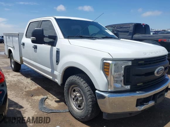 ✅ 2019 Ford F-250 XL • VIN: 1FT7W2A64KEE32821 • Lot: 42628595. Listed on IAAI with 264,682 mi. Free auction sales archive from the USA and detailed vehicle history report at DreamBid. Image 1.