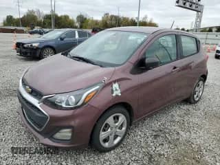 2021 Chevrolet Spark LS z VIN KL8CB6SA3MC719434, wystawiony jako Copart lot #82637135 z przebiegiem 144 666 mil mil oraz Szkoda całkowita • Salvage title. Historia ofert i sprzedaży dostępna na DreamBid. Obrazek 1.