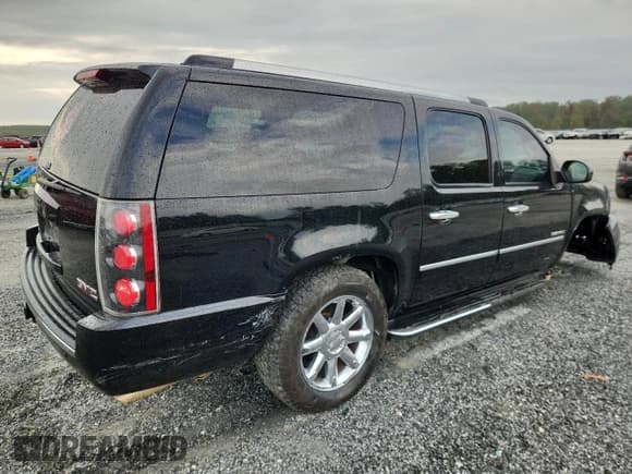 ✅ 2014 GMC Yukon XL Denali • VIN: 1GKS2MEF8ER164451 • Lot: 81793725. Wystawiony na Copart z przebiegiem 144 611 mil. Bezpłatny archiwum sprzedaży aukcyjnych z USA i szczegółowy raport historii pojazdu na DreamBid. Zdjęcie 3.