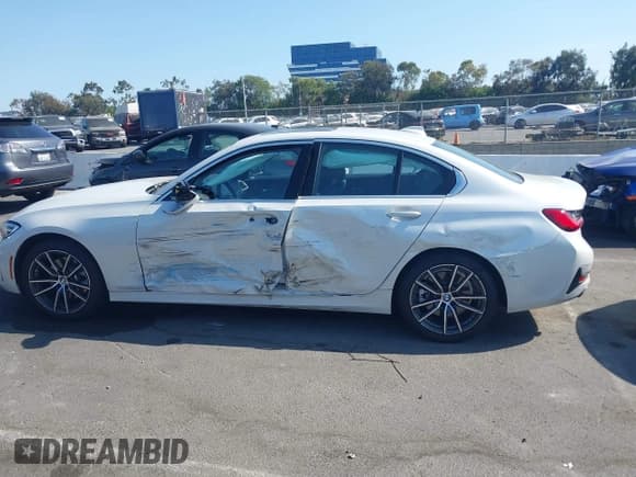 ✅ 2019 BMW 3 Series 330i xDrive • VIN: WBA5R7C59KAJ79094 • Лот: 43137152. Опубликован ранее на IAAI с пробегом 71 086 миль. Бесплатный доступ к архиву аукционных продаж из США и подробный отчёт об истории автомобиля на DreamBid. Изображение 14.