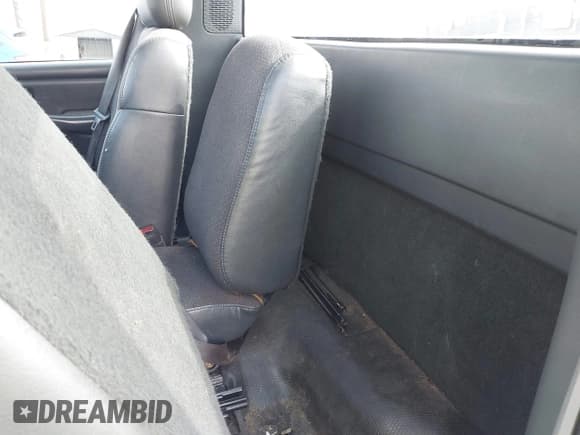 ✅ 1999 Chevrolet Silverado 2500 LS • VIN: 1GCGC24U0XE191334 • Lot: 42861492. Wystawiony na IAAI z przebiegiem 214 132 mil. Bezpłatny archiwum sprzedaży aukcyjnych z USA i szczegółowy raport historii pojazdu na DreamBid. Zdjęcie 8.