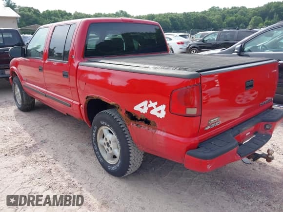 ✅ 2004 Chevrolet S-10 LS • VIN: 1GCDT13X34K115953 • Lot: 42732679. Wystawiony na IAAI z przebiegiem Nie podano. Bezpłatny archiwum sprzedaży aukcyjnych z USA i szczegółowy raport historii pojazdu na DreamBid. Zdjęcie 3.