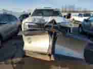 2015 Chevrolet Silverado 2500HD Work Truck z VIN 1GC1KUEG8FF593091, wystawiony jako Copart lot #48063435 z przebiegiem Nie podano mil oraz Szkoda całkowita • Salvage title. Historia ofert i sprzedaży dostępna na DreamBid. Obrazek 5.