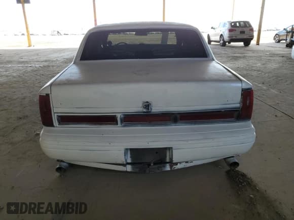 ✅ 1995 Lincoln Town Car Signature • VIN: 1LNLM82WXSY603054 • Lot: 75659534. Listed on Copart with 201,360 mi. Free auction sales archive from the USA and detailed vehicle history report at DreamBid. Image 6.