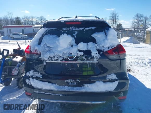 ✅ 2018 Nissan Rogue S • VIN: 5N1AT2MV7JC831813 • Лот: 41339375. Опубликован ранее на IAAI с пробегом 57 627 миль. Бесплатный доступ к архиву аукционных продаж из США и подробный отчёт об истории автомобиля на DreamBid. Изображение 16.