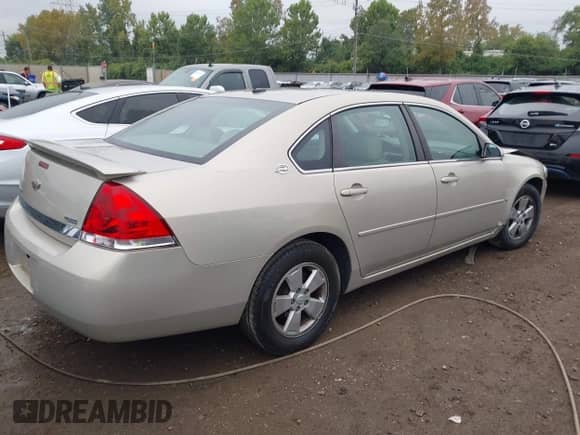 2008 Chevrolet Impala LT with VIN 2G1WT58K281341011, listed as a IAAI auction lot 43271440 with 207,347 mi miles and . Bid and sale history available at DreamBid. Image 4.
