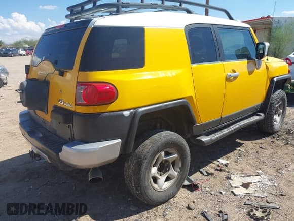 ✅ 2008 Toyota FJ Cruiser • VIN: JTEBU11F88K008297 • Лот: 43220962. Опубликован ранее на IAAI с пробегом 260 641 миль. Бесплатный доступ к архиву аукционных продаж из США и подробный отчёт об истории автомобиля на DreamBid. Изображение 4.