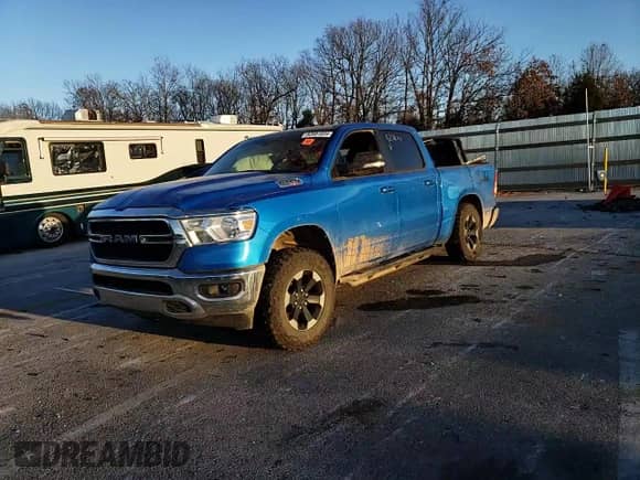 2021 Ram 1500 Big Horn z VIN 1C6SRFFMXMN649977, wystawiony jako Copart lot #83981034 z przebiegiem 54 653 mil mil oraz Szkoda całkowita • Salvage title. Historia ofert i sprzedaży dostępna na DreamBid. Obrazek 11.