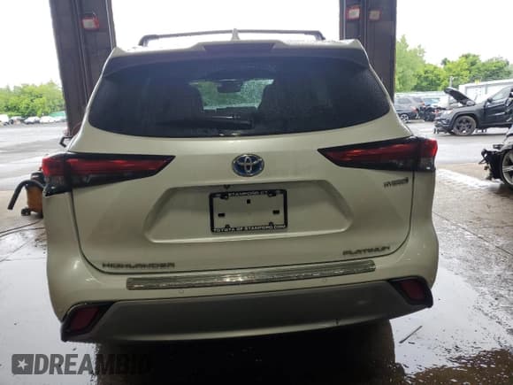 ✅ 2022 Toyota Highlander Hybrid Platinum • VIN: 5TDEBRCH7NS094856 • Lot: 58154395. Listed on Copart with 123,764 mi. Free auction sales archive from the USA and detailed vehicle history report at DreamBid. Image 6.