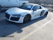 ✅ 2015 Audi R8 • VIN: WUAAUAFG4FN000620 • Lot: 42362661. Wystawiony na IAAI z przebiegiem 114 556 mil. Bezpłatny archiwum sprzedaży aukcyjnych z USA i szczegółowy raport historii pojazdu na DreamBid. Zdjęcie 18.