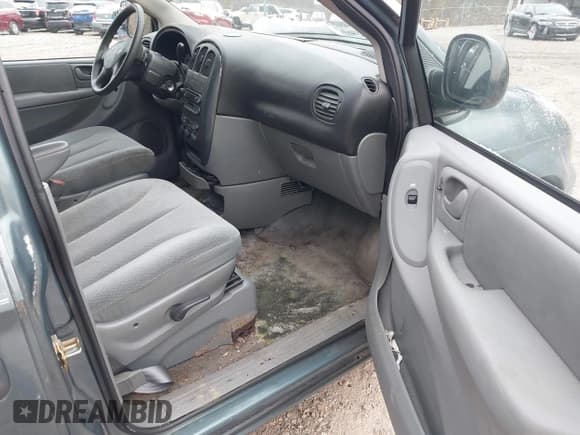 ✅ 2005 Dodge Caravan SXT • VIN: 2D4GP44L05R435073 • Lot: 43633448. Wystawiony na IAAI z przebiegiem 359 537 mil. Bezpłatny archiwum sprzedaży aukcyjnych z USA i szczegółowy raport historii pojazdu na DreamBid. Zdjęcie 5.