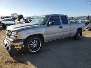 2006 Chevrolet Silverado 1500 LS с VIN 1GCEC19X86Z113816, выставлен на аукционе Copart как лот 44945075 с пробегом 153 592 миль миль и На запчасти • Non repairable. История ставок и продаж доступна на DreamBid. Изображение 1.
