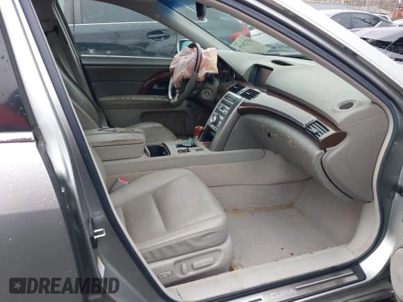 ✅ 2007 Acura RL Technology • VIN: JH4KB16607C004142 • Lot: 43727679. Wystawiony na IAAI z przebiegiem 209 707 mil. Bezpłatny archiwum sprzedaży aukcyjnych z USA i szczegółowy raport historii pojazdu na DreamBid. Zdjęcie 5.