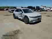 2022 Hyundai Ioniq 5 SE z VIN KM8KMDAF2NU113743, wystawiony jako Copart lot #50983934 z przebiegiem 13 981 mil mil oraz Szkoda całkowita • Salvage title. Historia ofert i sprzedaży dostępna na DreamBid. Obrazek 10.