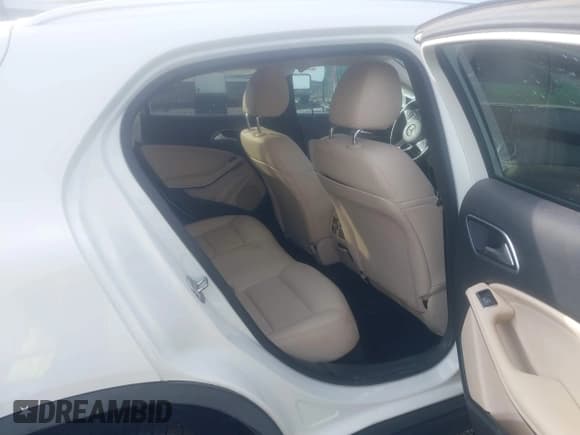 ✅ 2017 Mercedes-Benz GLA 250 • VIN: WDCTG4GB7HJ336381 • Lot: 41918311. Wystawiony na IAAI z przebiegiem 158 976 mil. Bezpłatny archiwum sprzedaży aukcyjnych z USA i szczegółowy raport historii pojazdu na DreamBid. Zdjęcie 8.