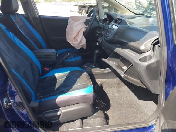 ✅ 2013 Honda Fit Sport • VIN: JHMGE8H52DC021210 • Лот: 43487361. Опубликован ранее на IAAI с пробегом 215 312 миль. Бесплатный доступ к архиву аукционных продаж из США и подробный отчёт об истории автомобиля на DreamBid. Изображение 5.