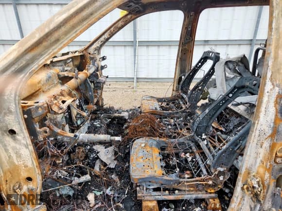 ✅ 2023 Chevrolet Silverado 1500 LT Trail Boss • VIN: 3GCUDFED7PG249034 • Lot: 61940105. Wystawiony na Copart z przebiegiem Nie podano. Bezpłatny archiwum sprzedaży aukcyjnych z USA i szczegółowy raport historii pojazdu na DreamBid. Zdjęcie 7.