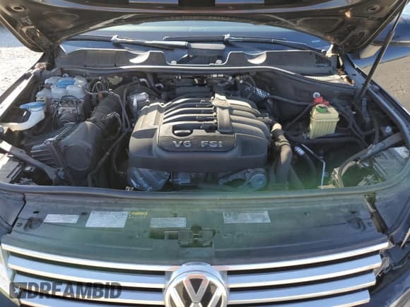 ✅ 2017 Volkswagen Touareg Wolfsburg Edition • VIN: WVGRF7BP7HD005348 • Lot: 85645195. Listed on Copart with 72,542 mi. Free auction sales archive from the USA and detailed vehicle history report at DreamBid. Image 12.