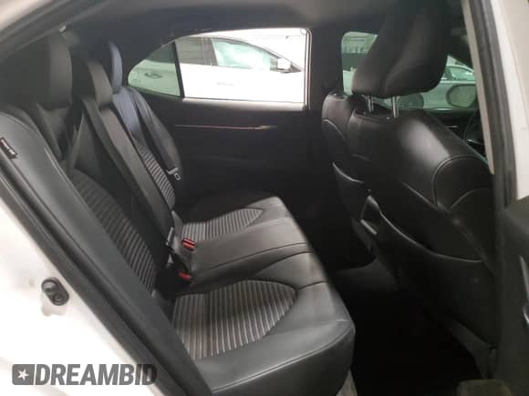 2022 Toyota Camry SE z VIN 4T1G11AKXNU664674, wystawiony jako Copart lot #68319575 z przebiegiem 62 490 mil mil oraz Czysty tytuł • Clean title. Historia ofert i sprzedaży dostępna na DreamBid. Obrazek 10.