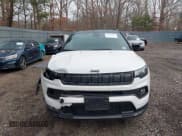 ✅ 2022 Jeep Compass Latitude • VIN: 3C4NJDBB5NT184919 • Lot: 41044815. Wystawiony na IAAI z przebiegiem 17 654 mil. Bezpłatny archiwum sprzedaży aukcyjnych z USA i szczegółowy raport historii pojazdu na DreamBid. Zdjęcie 12.