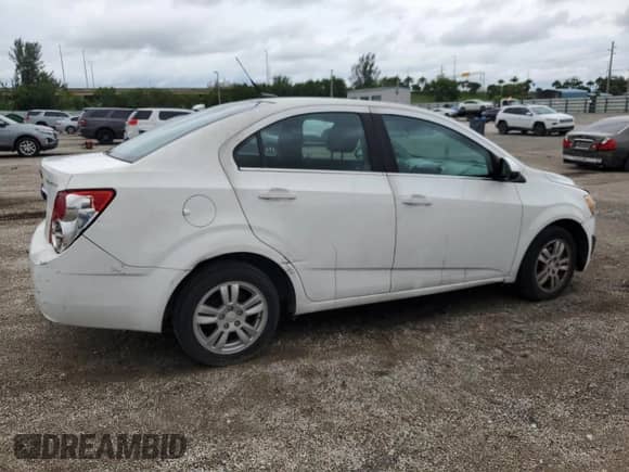 2013 Chevrolet Sonic LT с VIN 1G1JC5SH4D4170347, выставлен на аукционе Copart как лот 74256254 с пробегом 159 914 миль миль и Списание • Salvage title. История ставок и продаж доступна на DreamBid. Изображение 3.