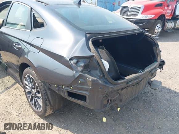 ✅ 2020 Hyundai Sonata Limited • VIN: 5NPEH4J21LH005642 • Лот: 43086541. Опубликован ранее на IAAI с пробегом 205 058 миль. Бесплатный доступ к архиву аукционных продаж из США и подробный отчёт об истории автомобиля на DreamBid. Изображение 6.