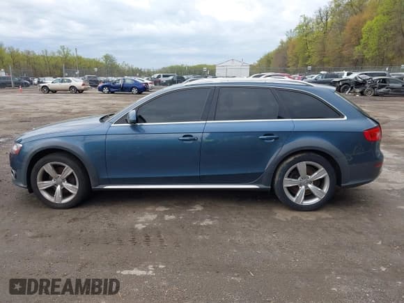 ✅ 2015 Audi allroad A4 Premium Plus • VIN: WA1UFAFL1FA052631 • Лот: 42027600. Опубликован ранее на IAAI с пробегом 101 901 миль. Бесплатный доступ к архиву аукционных продаж из США и подробный отчёт об истории автомобиля на DreamBid. Изображение 14.