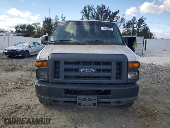 ✅ 2013 Ford Econoline Passenger XLT • VIN: 1FBNE3BL1DDA48495 • Lot: 89558345. Wystawiony na Copart z przebiegiem 88 737 mil. Bezpłatny archiwum sprzedaży aukcyjnych z USA i szczegółowy raport historii pojazdu na DreamBid. Zdjęcie 5.