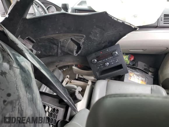 ✅ 2010 Volkswagen Routan SEL • VIN: 2V4RW5DX3AR435196 • Лот: 85744795. Опубликован ранее на Copart с пробегом Не указан. Бесплатный доступ к архиву аукционных продаж из США и подробный отчёт об истории автомобиля на DreamBid. Изображение 8.