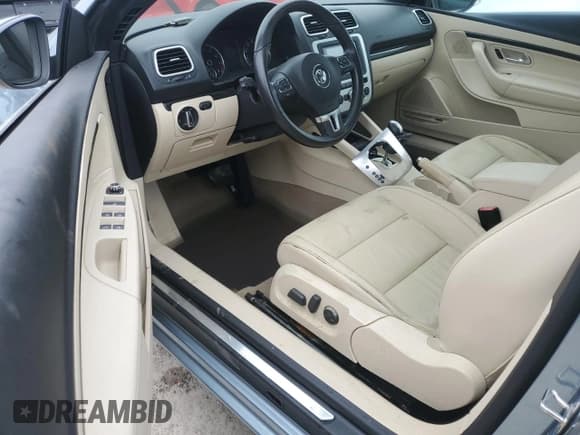 ✅ 2014 Volkswagen Eos Executive • VIN: WVWFW8AH5EV003854 • Lot: 74825484. Wystawiony na Copart z przebiegiem Nie podano. Bezpłatny archiwum sprzedaży aukcyjnych z USA i szczegółowy raport historii pojazdu na DreamBid. Zdjęcie 8.