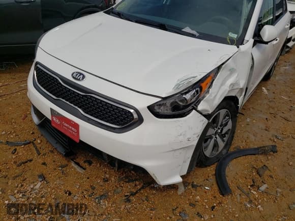 ✅ 2017 Kia Niro LX • VIN: KNDCB3LC1H5093138 • Lot: 51338602. Wystawiony na Copart z przebiegiem 61 382 mil. Bezpłatny archiwum sprzedaży aukcyjnych z USA i szczegółowy raport historii pojazdu na DreamBid. Zdjęcie 9.