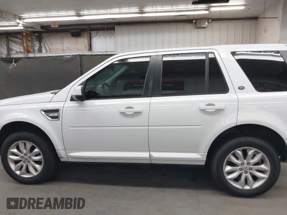 ✅ 2013 Land Rover LR2 • VIN: SALFR2BG6DH338217 • Лот: 42593902. Опубликован ранее на IAAI с пробегом 105 943 миль. Бесплатный доступ к архиву аукционных продаж из США и подробный отчёт об истории автомобиля на DreamBid. Изображение 14.