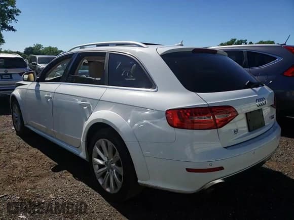 ✅ 2015 Audi allroad A4 Premium Plus • VIN: WA1UFAFL2FA116305 • Лот: 60477934. Опубликован ранее на Copart с пробегом 126 696 миль. Бесплатный доступ к архиву аукционных продаж из США и подробный отчёт об истории автомобиля на DreamBid. Изображение 11.