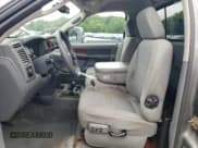 ✅ 2006 Dodge 2500 ST • VIN: 3D7KS26D26G187499 • Lot: 61605005. Wystawiony na Copart z przebiegiem 114 750 mil. Bezpłatny archiwum sprzedaży aukcyjnych z USA i szczegółowy raport historii pojazdu na DreamBid. Zdjęcie 7.