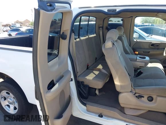 ✅ 2002 Ford F-150 XL • VIN: 1FTRX17L42NB09253 • Lot: 43121731. Listed on IAAI with 166,307 mi. Free auction sales archive from the USA and detailed vehicle history report at DreamBid. Image 8.