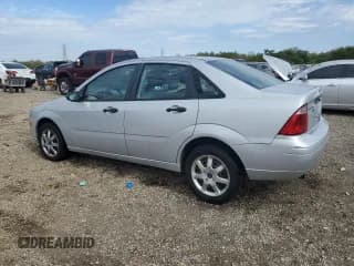 ✅ 2005 Ford Focus S • VIN: 1FAFP34N35W232261 • Lot: 85916965. Wystawiony na Copart z przebiegiem 105 409 mil. Bezpłatny archiwum sprzedaży aukcyjnych z USA i szczegółowy raport historii pojazdu na DreamBid. Zdjęcie 2.