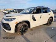 ✅ 2025 Volkswagen Tiguan SE R-Line Black • VIN: 3VVGR7RM0SM014047 • Lot: 68203595. Wystawiony na Copart z przebiegiem 1 705 mil. Bezpłatny archiwum sprzedaży aukcyjnych z USA i szczegółowy raport historii pojazdu na DreamBid. Zdjęcie 1.