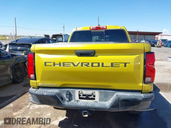 ✅ 2023 Chevrolet Colorado 4WD Z71 • VIN: 1GCPTDEK5P1219693 • Lot: 43332898. Listed on IAAI with 81,012 mi. Free auction sales archive from the USA and detailed vehicle history report at DreamBid. Image 16.
