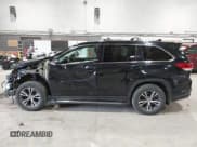 ✅ 2019 Toyota Highlander LE • VIN: 5TDBZRFH9KS939129 • Lot: 42474679. Wystawiony na IAAI z przebiegiem 49 532 mil. Bezpłatny archiwum sprzedaży aukcyjnych z USA i szczegółowy raport historii pojazdu na DreamBid. Zdjęcie 14.