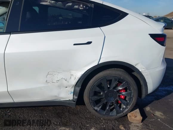 ✅ 2025 Tesla Model Y Long Range • VIN: 7SAYGDEE4SF233722 • Lot: 43606285. Listed on IAAI with 12,888 mi. Free auction sales archive from the USA and detailed vehicle history report at DreamBid. Image 6.