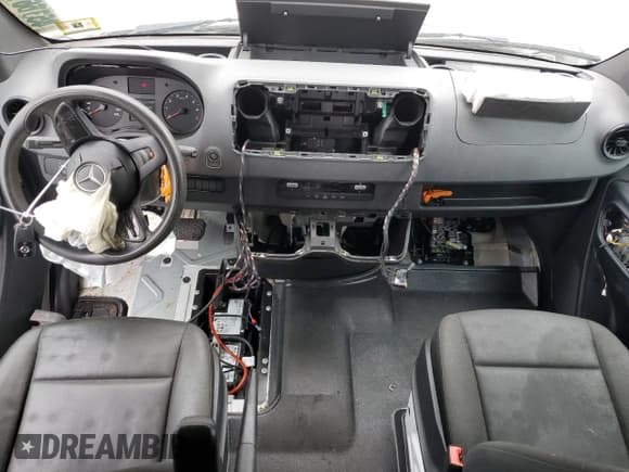 ✅ 2021 Mercedes-Benz Sprinter Cargo • VIN: W1Y70BGY4MT063964 • Lot: 46376145. Wystawiony na Copart z przebiegiem Nie podano. Bezpłatny archiwum sprzedaży aukcyjnych z USA i szczegółowy raport historii pojazdu na DreamBid. Zdjęcie 8.