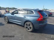 ✅ 2021 Volvo XC60 Momentum • VIN: YV4102RK7M1874993 • Lot: 43701481. Wystawiony na IAAI z przebiegiem 55 621 mil. Bezpłatny archiwum sprzedaży aukcyjnych z USA i szczegółowy raport historii pojazdu na DreamBid. Zdjęcie 3.