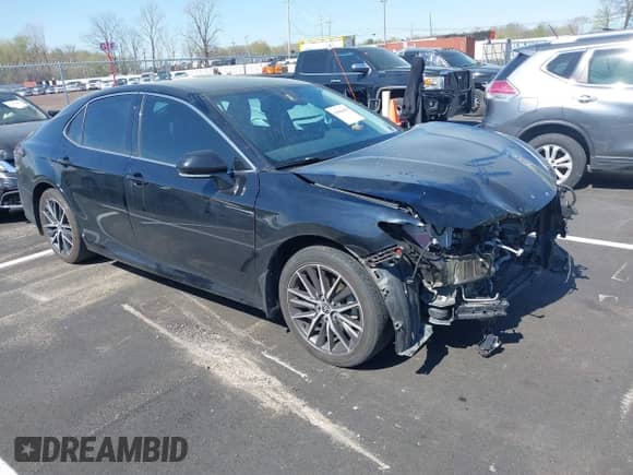 2022 Toyota Camry Hybrid XLE with VIN 4T1F31AK5NU594457, listed as a IAAI auction lot 41884438 with 69,767 mi miles and . Bid and sale history available at DreamBid. Image 1.